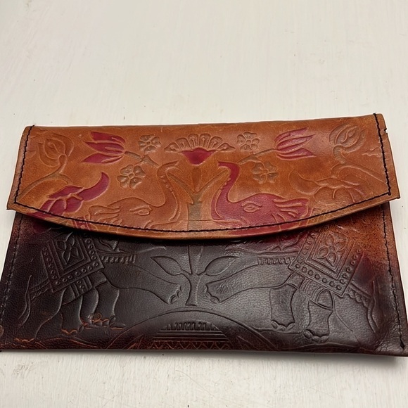 Embossed Leather Elephant Clutch Purse with Matching Change Purse - Picture 2 of 8